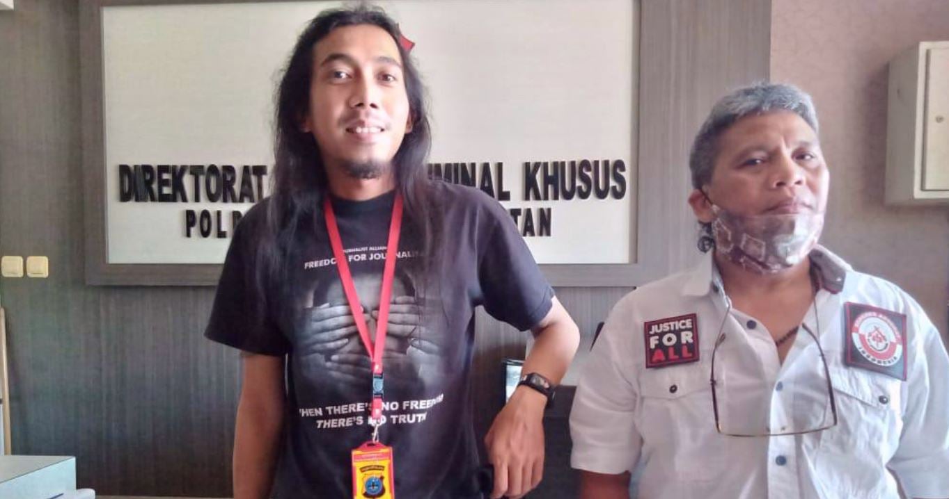 On May 4, 2020, the South Kalimantan police arrested and detained blogger Diananta Putra Sumedi (left) in Banjarmasin, charging him with online defamation, which carries a maximum penalty of six years in prison. 