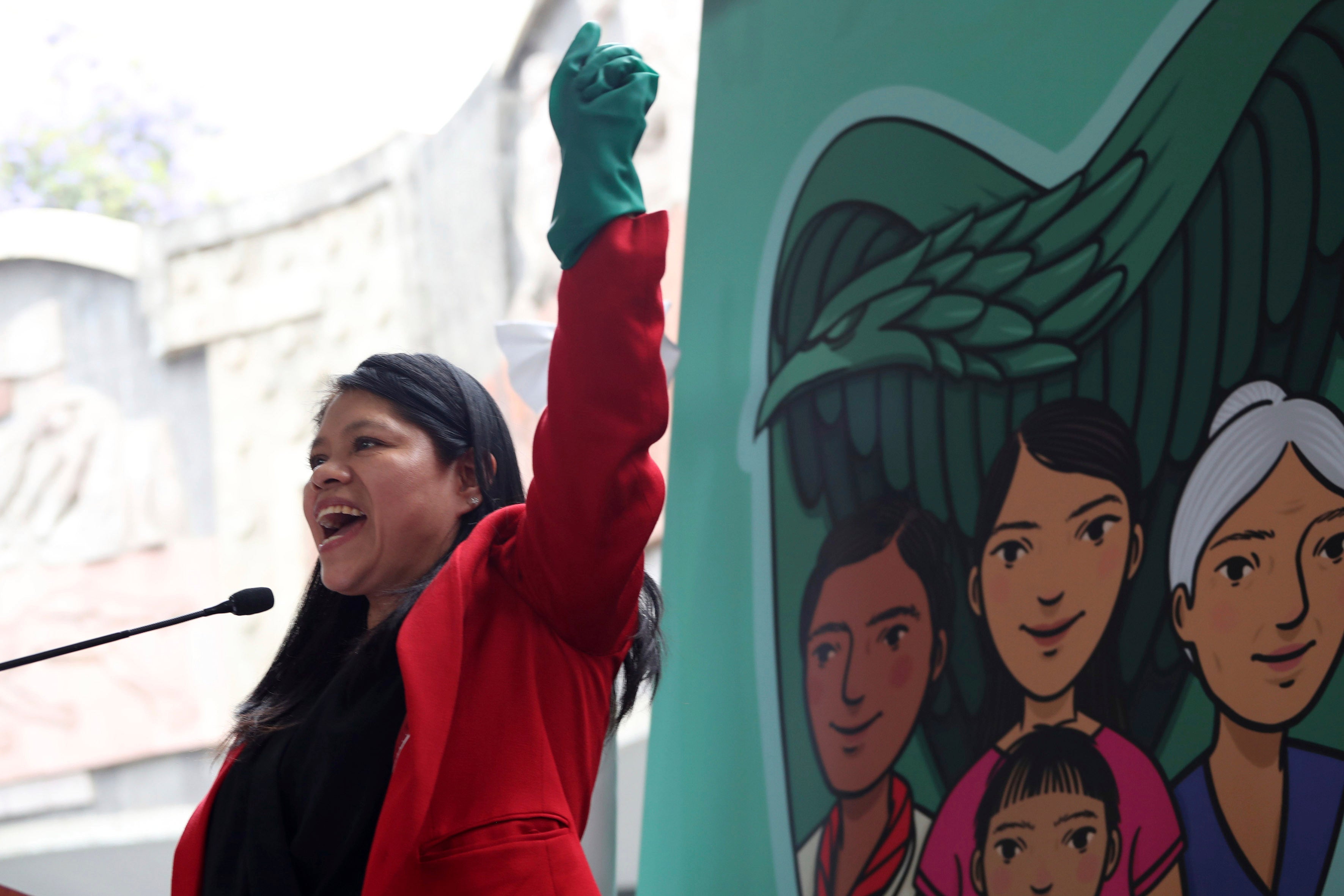 Marcelina Bautista, dirigeante d’une organisation mexicaine d'aide aux travailleuses domestiques (Centro de Apoyo y Capacitación para Empleadas del Hogar), célébrait en 2019, dans la ville de Mexico, le démarrage d'un programme pilote élargissant l'accès des travailleuses domestiques à l'assurance retraite et à l'assurance maladie.