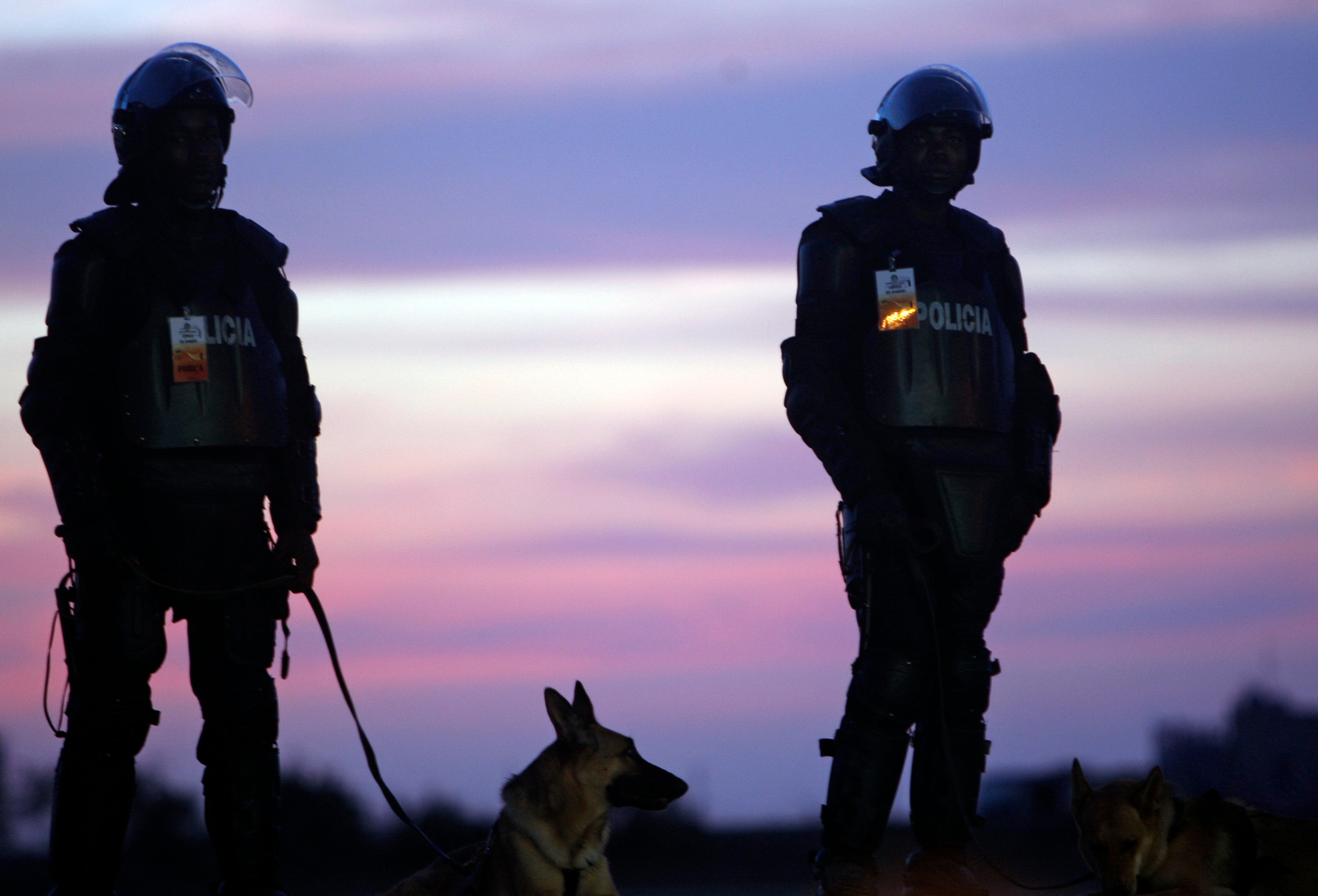 Policias Angolanos em Benguela, Angola, em Janeiro de 2010.
