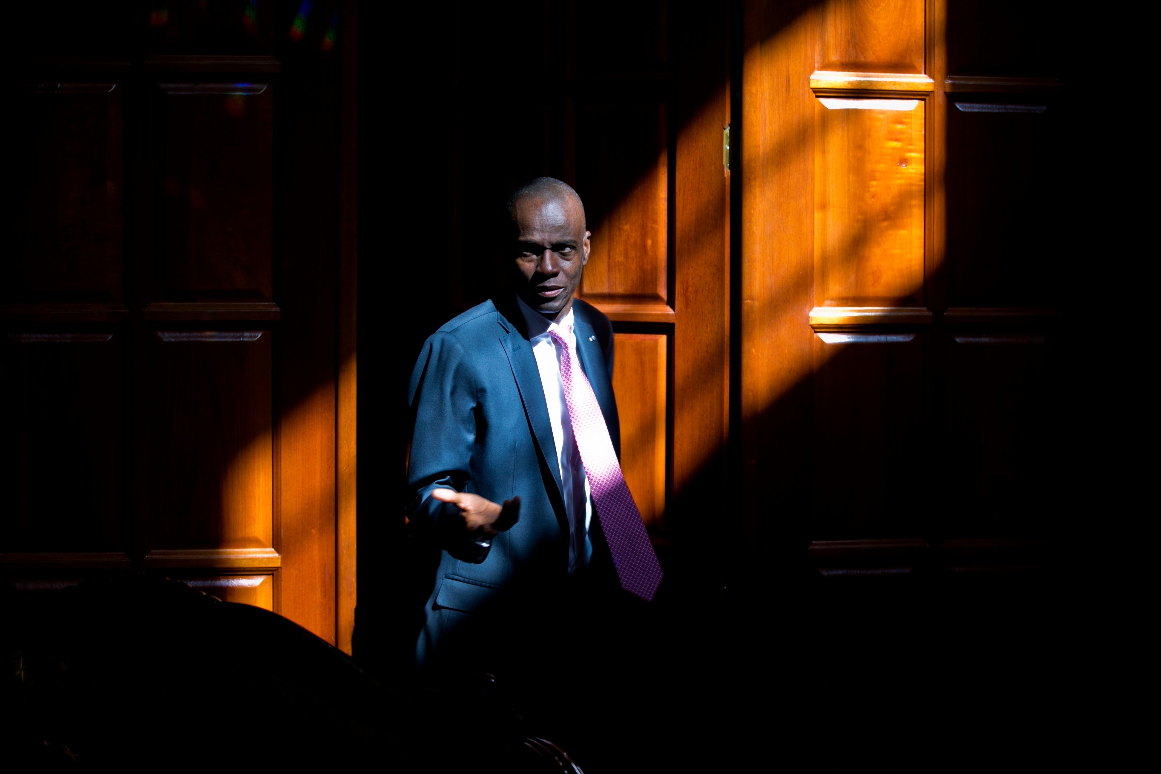 Nesta foto de arquivo de 7 de fevereiro de 2020, o presidente haitiano Jovenel Moïse chega para uma entrevista em sua casa em Petion-Ville, um subúrbio de Porto Príncipe, Haiti. Moïse foi morto e a primeira-dama Martine Moïse foi ferida em um ataque a sua residência privada na manhã de quarta-feira, 7 de julho de 2021.
