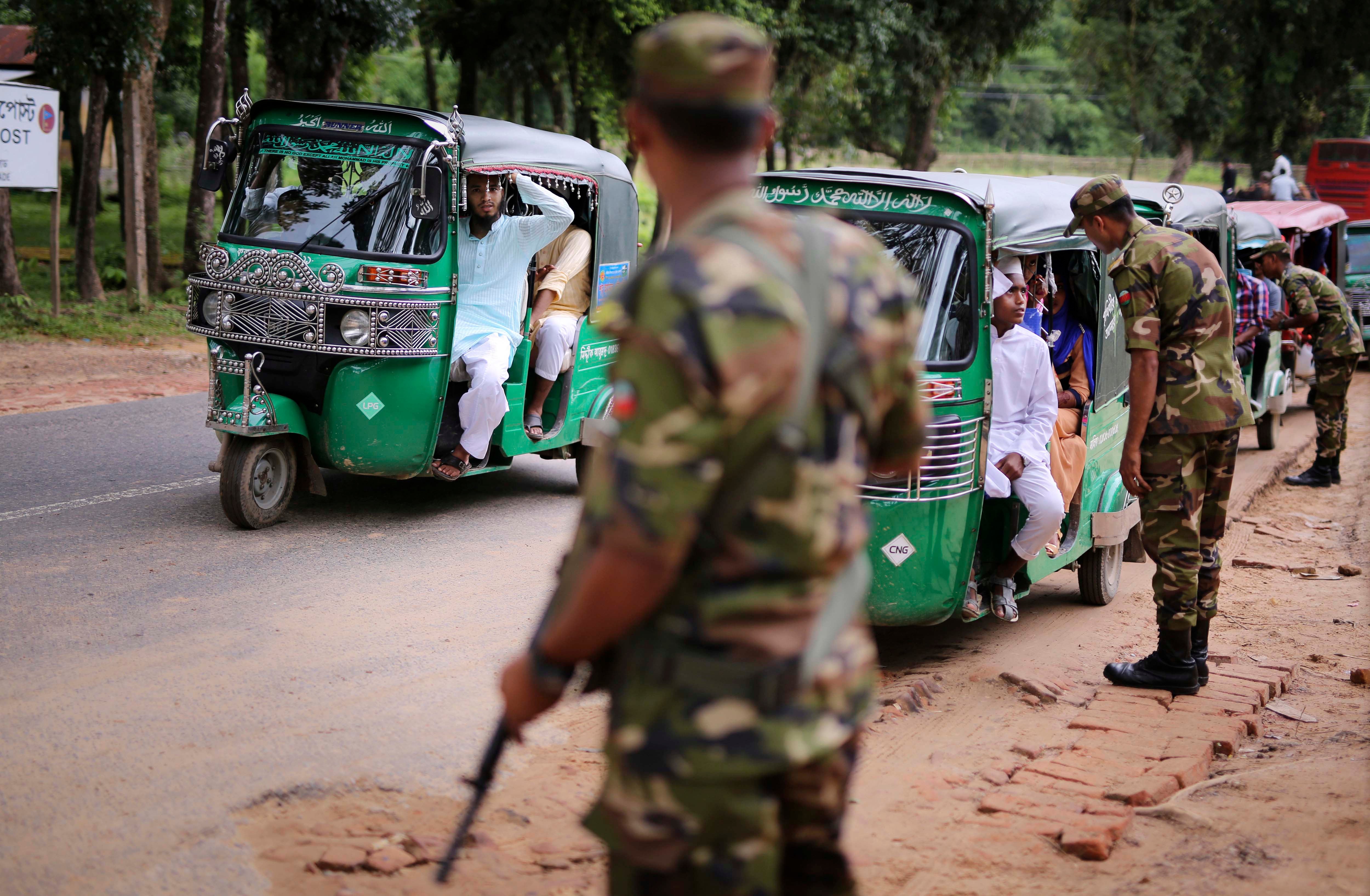 202205asia_bangladesh_coxsbazar_checkpoint