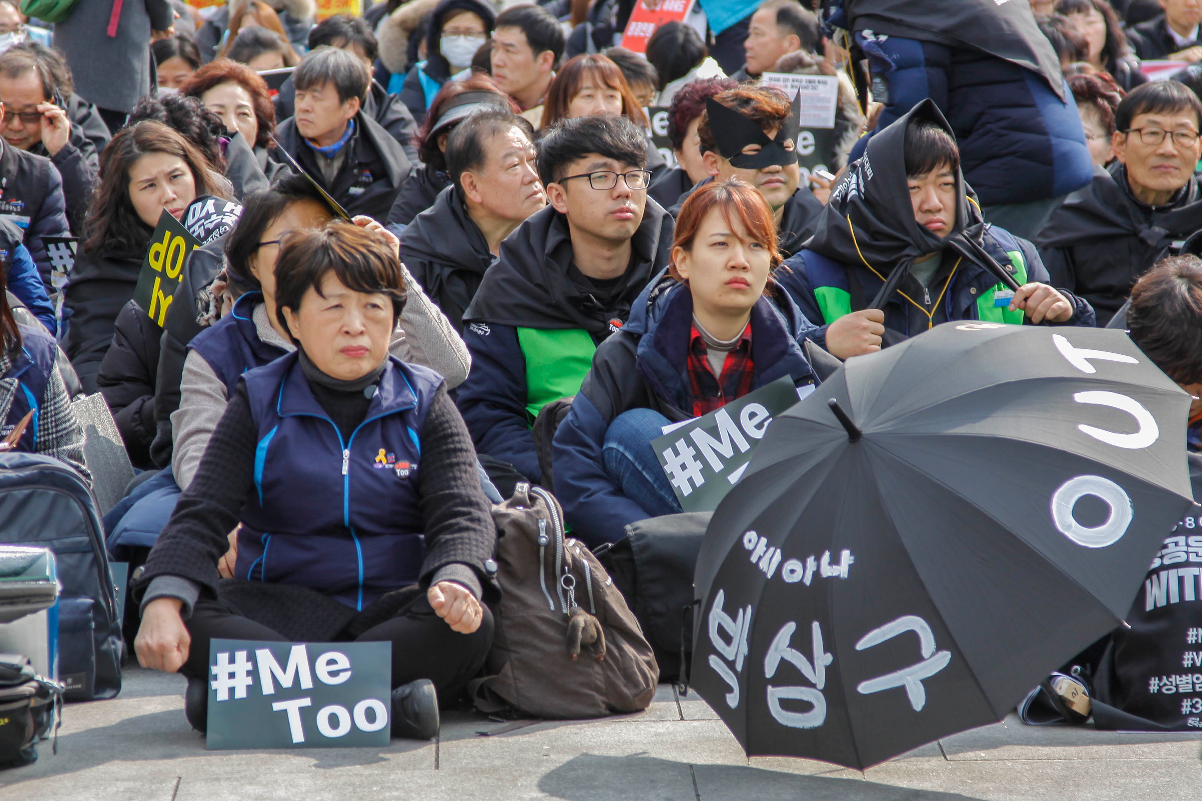 2018년 3월 8일 노조원들이 세계여성의날 행사에 참여하고 있다.