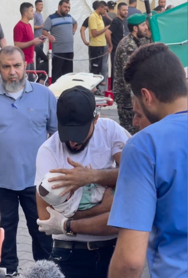 Capture d’écran d’une vidéo explicite, partagée sur Instagram le 10 octobre 2023 par le photographe Motaz Azaiza