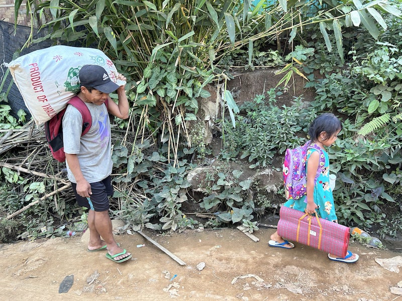Myanmar refugees return to Thailand after Myanmar military airstrikes in Karenni State, November 16, 2023. 