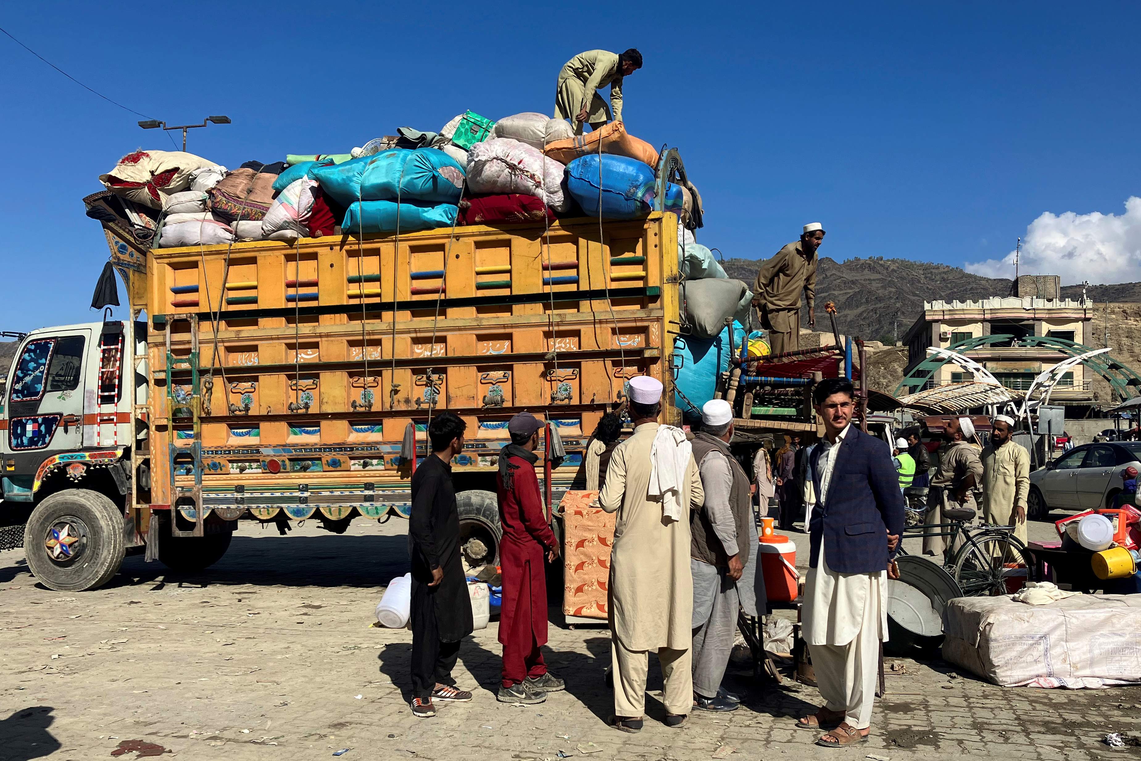 231128asia_Afghanistan_Pakistan