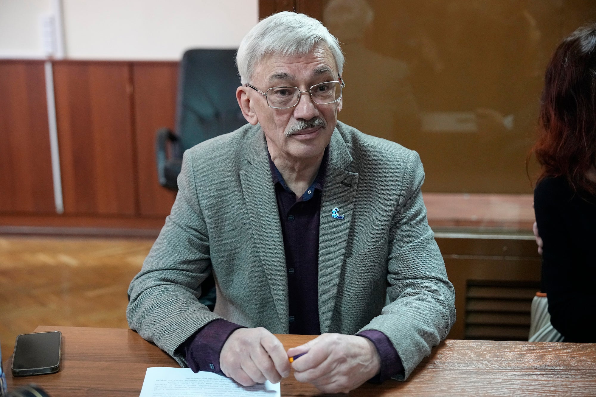 Олег Орлов в зале суда, Москва, Россия, 11 октября 2023 г.
