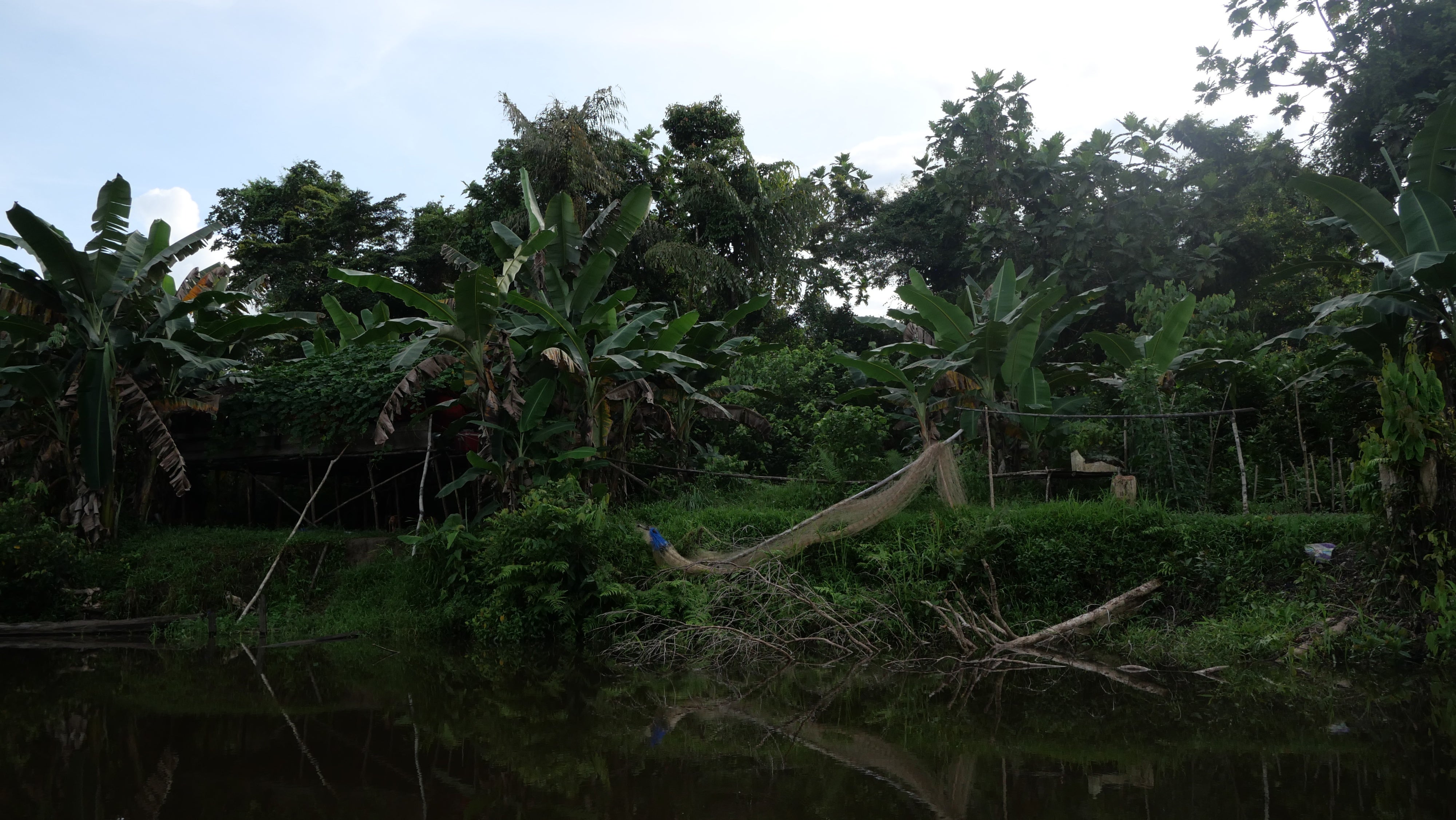 Sebuah dusun di Desa Ampera di tepi Sungai Digoel, Papua Selatan, Indonesia. 