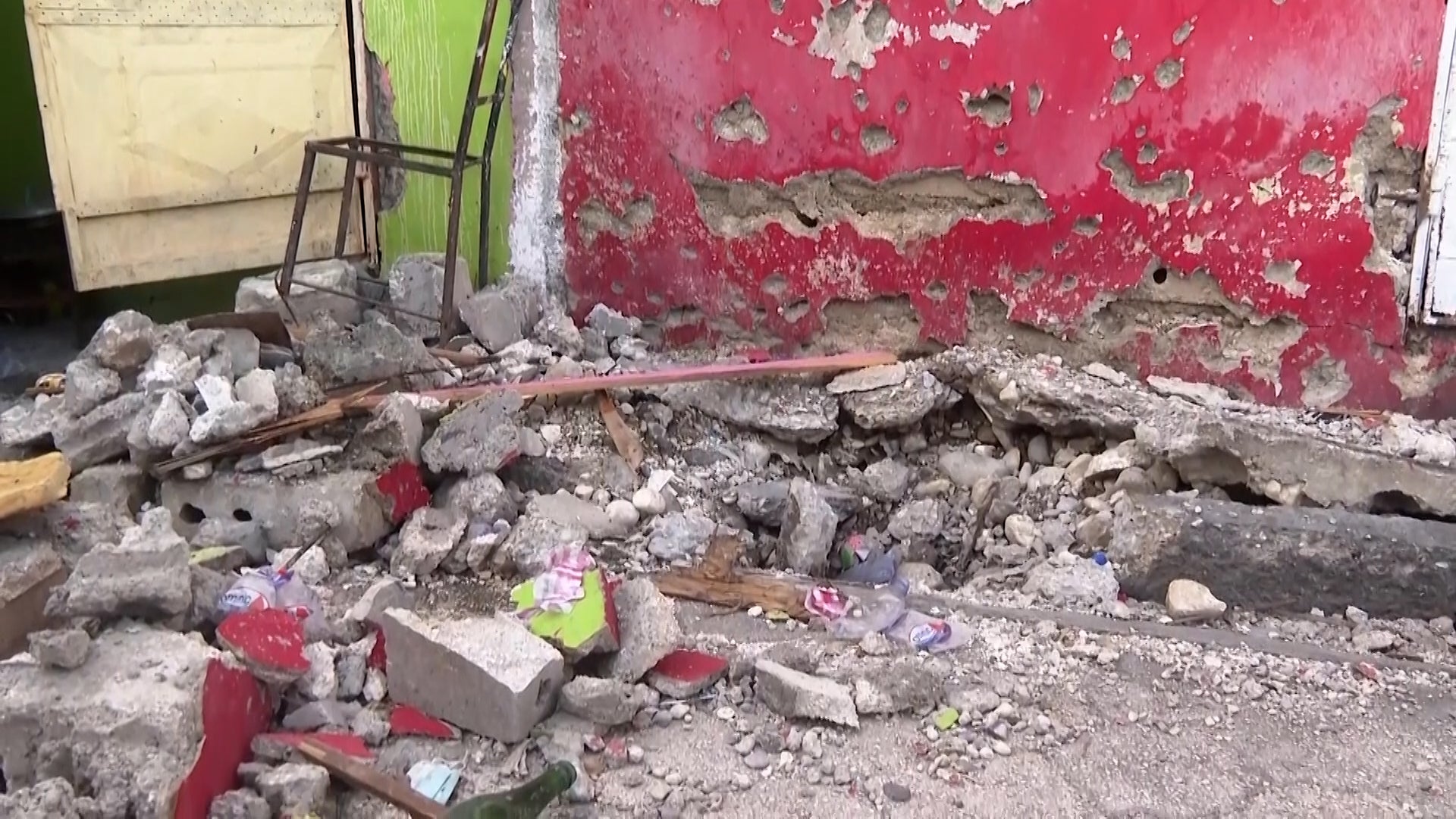 Lieu de l'impact d'un drone où au moins 8 enfants ont été tués et 6 autres blessés, Port-au-Prince, Haïti, 22 septembre 2025.