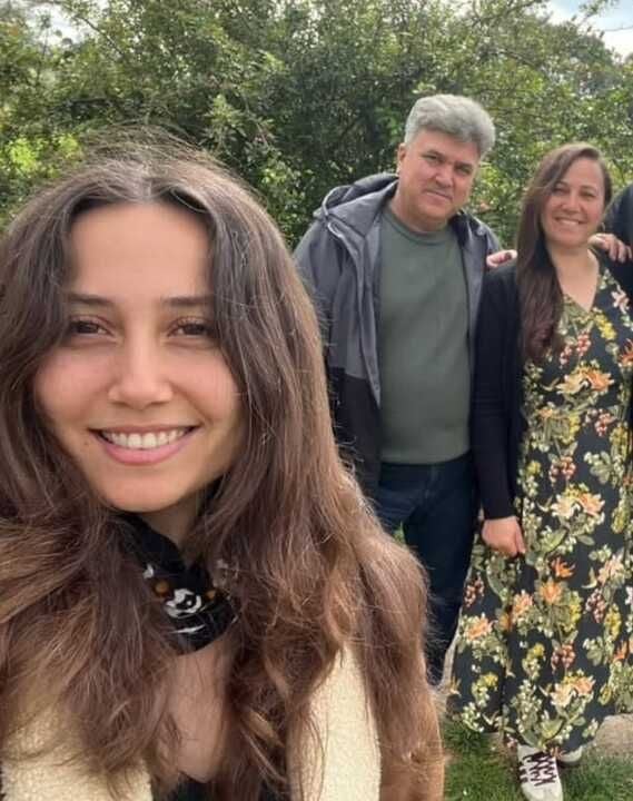 Çevre aktivisti Esra Işık ailesiyle birlikte.