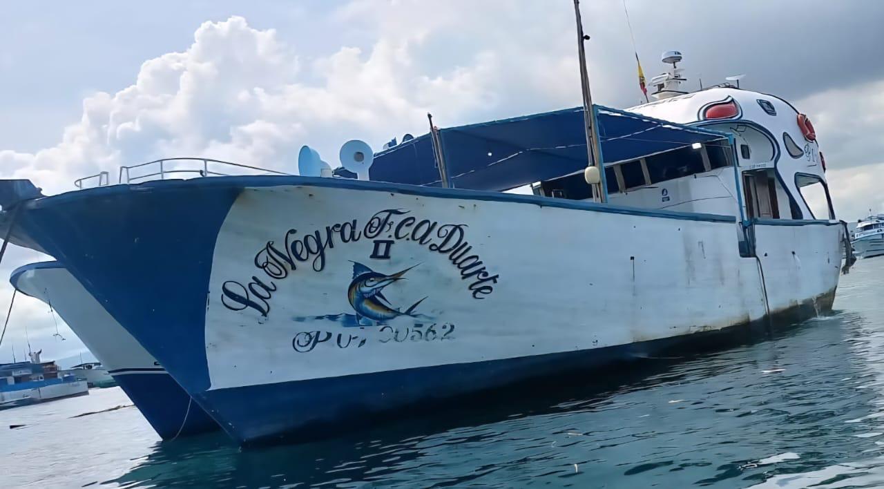 photo of a fishing vessel