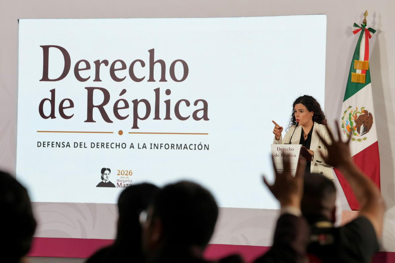 Consejera Jurídica del Ejecutivo Federal, Luisa María Alcalde Luján, habla en el segmento "Derecho de Réplica", transmitido en Palacio Nacional, Ciudad de México, 3 de junio de 2026.