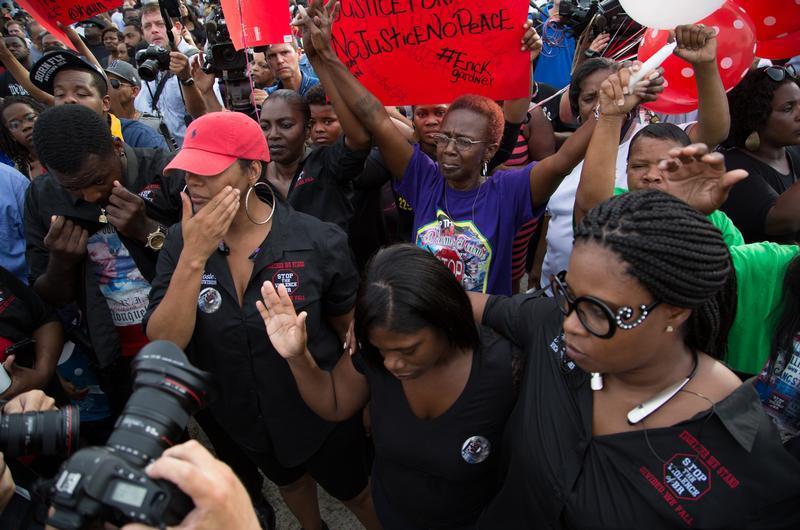 Community members attend a vigil in memory of Alton Sterling, who was shot dead by police, at the Triple S Food Mart in Baton Rouge, Louisiana, U.S. July 6, 2016.