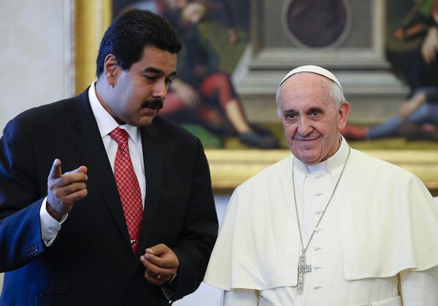 Pope Francis poses with Venezuela's President Nicolas Maduro during a meeting at the Vatican on June 17, 2013. 