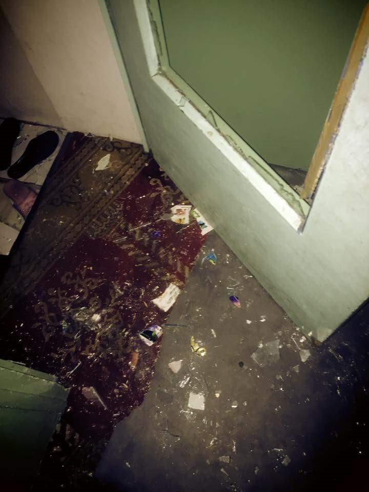 Dommages subis par la mosquée d'Aubervilliers, une banlieue au nord de Paris, lors d'une perquisition effectuée le 17 novembre 2015 dans le cadre de l’état d'urgence.