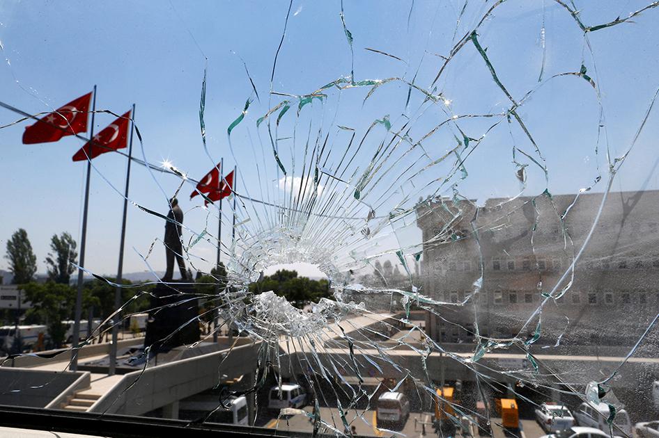 2016-7-eca-turkey-broken-window