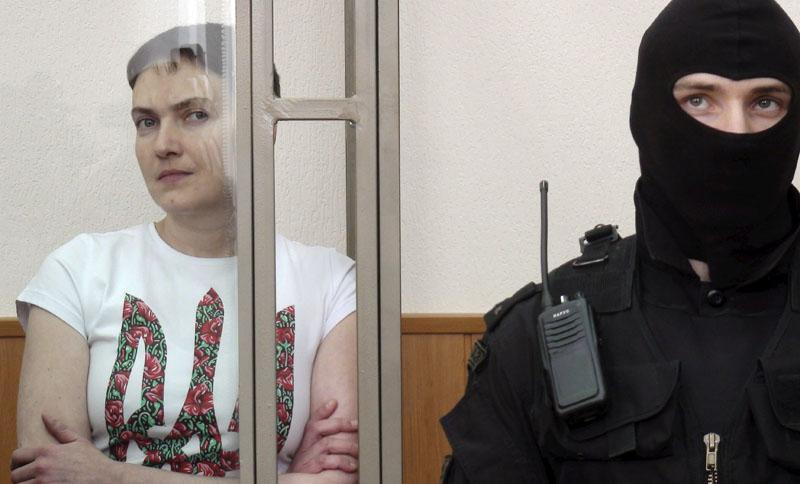 Надежна Савченко в стеклянной клетке во время чтения приговора в Донецким городским судом (Ростовская область, Россия). 21 марта 2016 г.