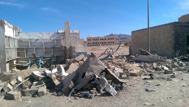 1)	محطة الوقود الأهلية في قرية بني معاصر بعد إصابتها في غارة شنها التحالف بقيادة السعودية يوم 10 يناير/كانون الثاني 2017. قتل الهجوم طالبين وإداريا في المدرسة وجرح 3 أطفال. "مواطنة"، المنظمة الحقوقية الرائدة، زارت الموقع بعد 6 أيام من الهجوم وصورت الأضرار