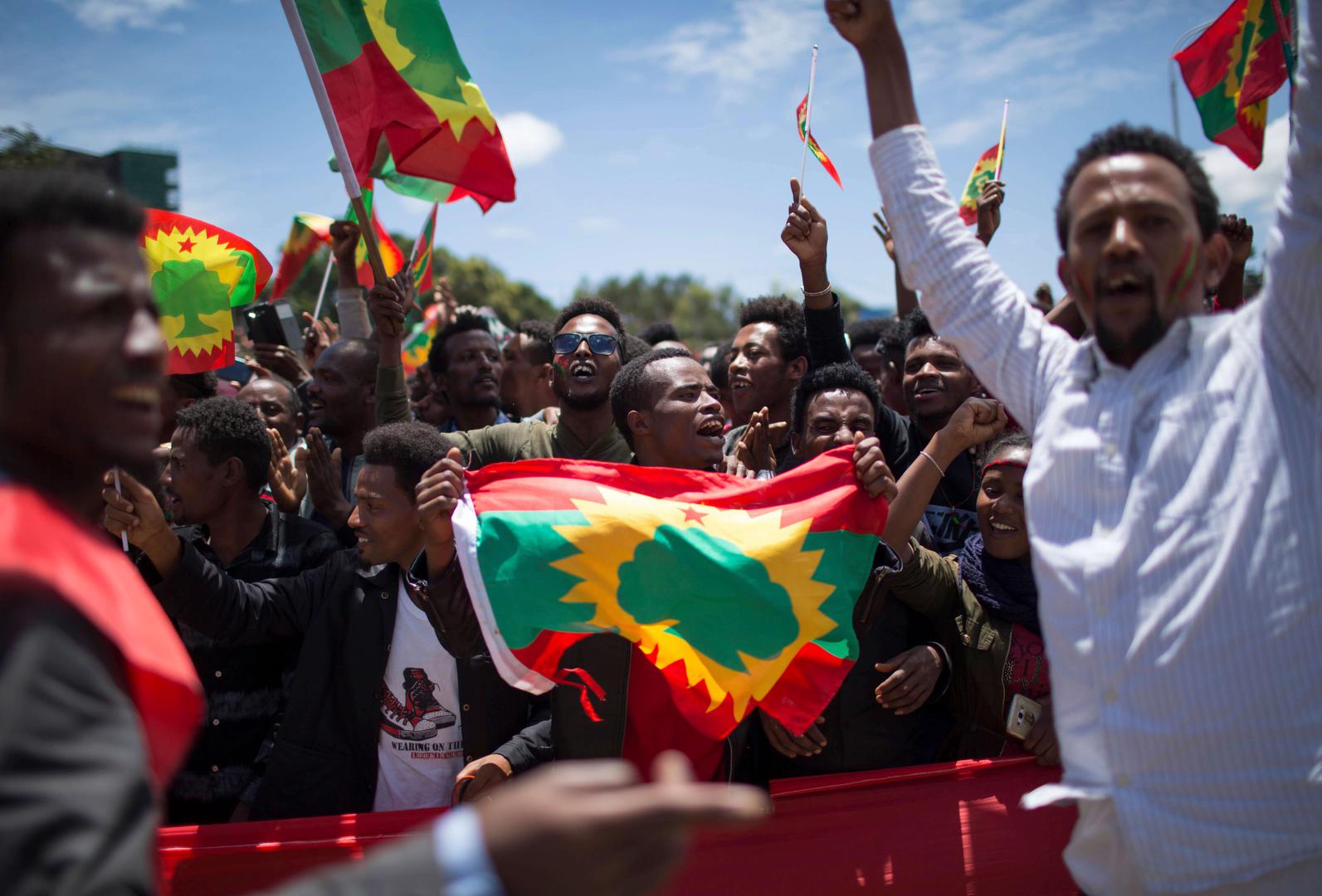 A man holds an Oromo Liberation Front (OLF) flag as hundreds of thousands of Ethiopians gathered to welcome returning leaders of the once-banned group in the capital Addis Ababa, Ethiopia Saturday, Sept. 15, 2018. 