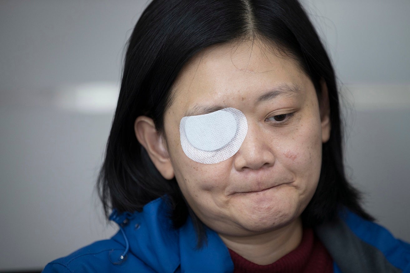 印尼视频新闻记者英达（Veby Mega Indah）接受美联社专访时抿嘴思考，香港湾仔，2019年12月4日。 