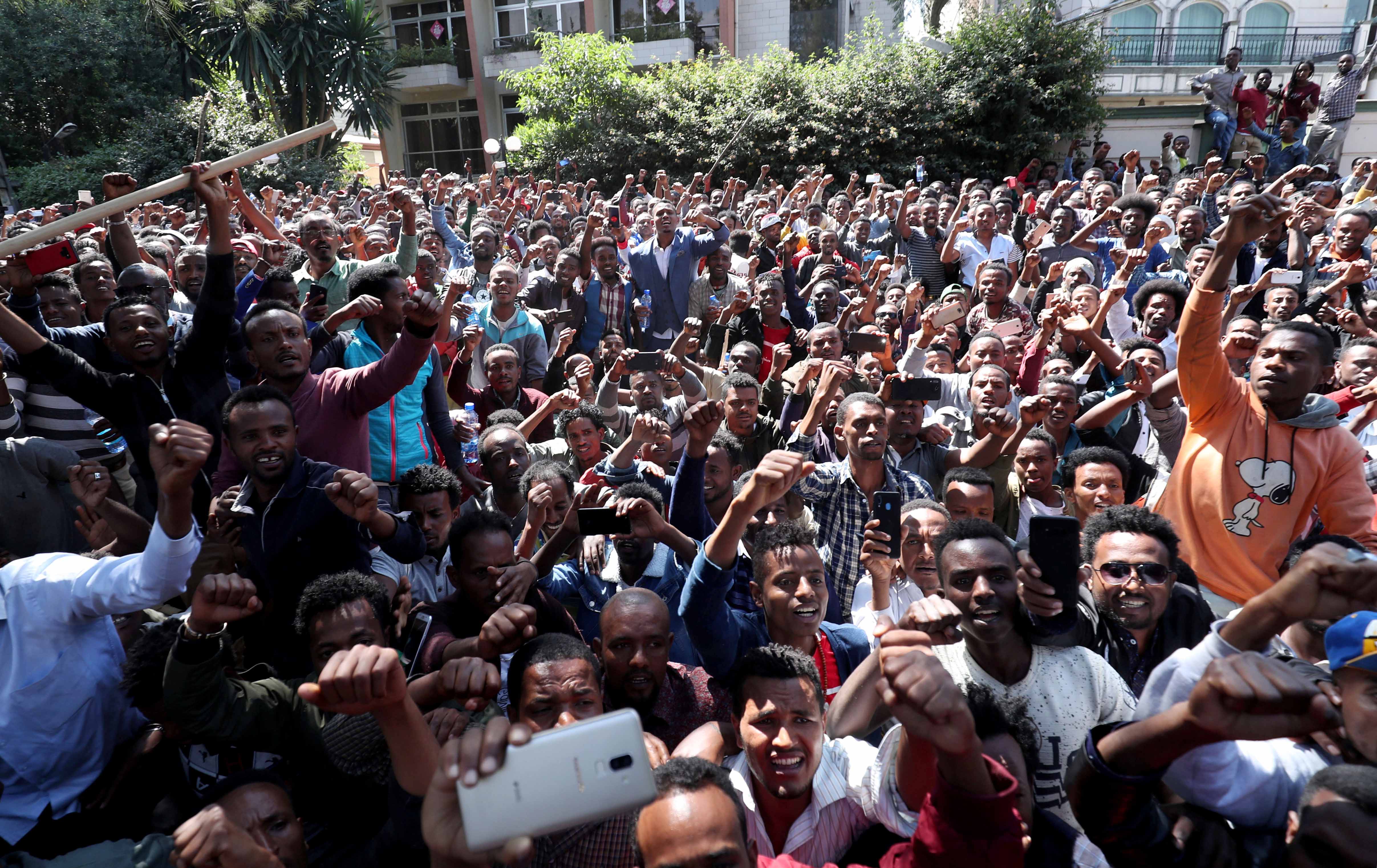 Dargaggootni Oromoo yeroo mana jireenya Jawaar Mohammed, rogeessa Oromoo kan mormii  2015 - 2018 ta'e irratti dhageettii guddaa qabu fulduratti Finfinneeti yeroo walgayan. 