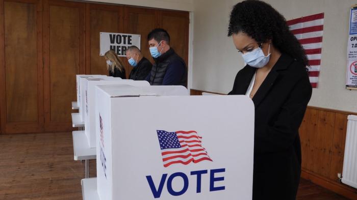 People voting
