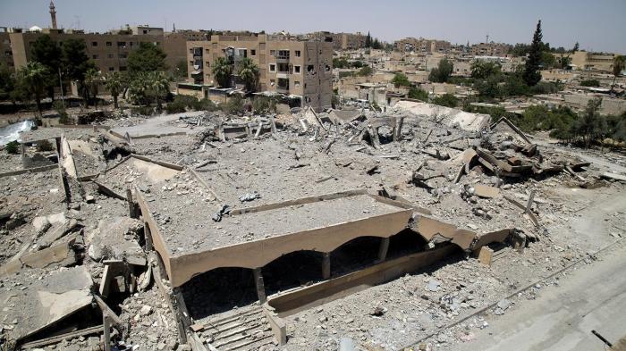 The ruins of a market and bakery in Tabqa after an airstrike, in all likelihood carried out by US-led coalition forces, on March 22, 2017.