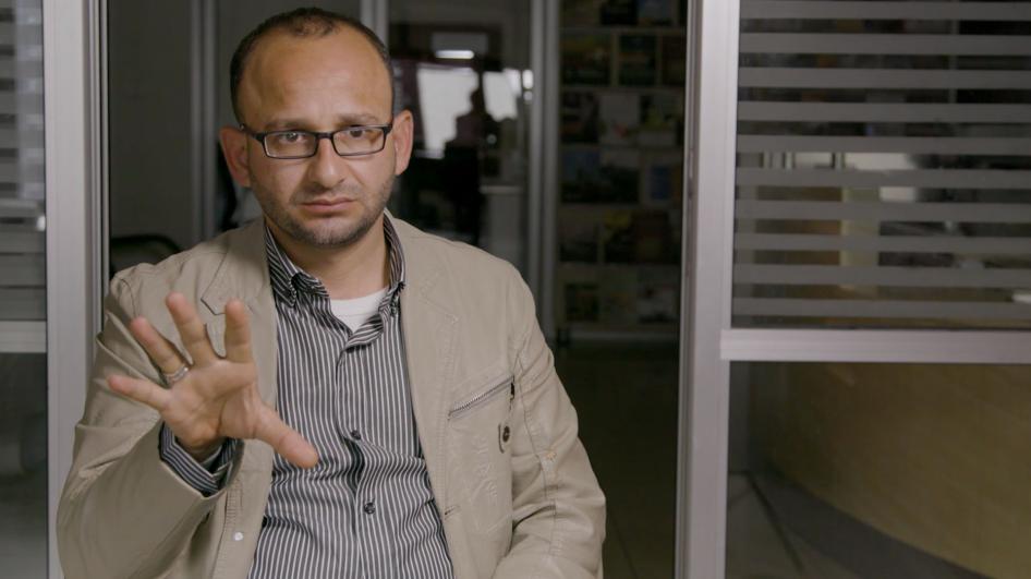 الصحفي سامي الساعي يتحدث إلى "هيومن رايتس ووتش" في 2018 حول احتجاز السلطة الفلسطينية له قبل عام. 