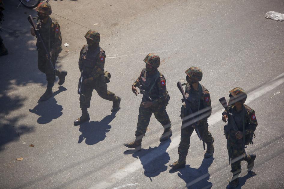 202201asia_myanmar_soldiers2