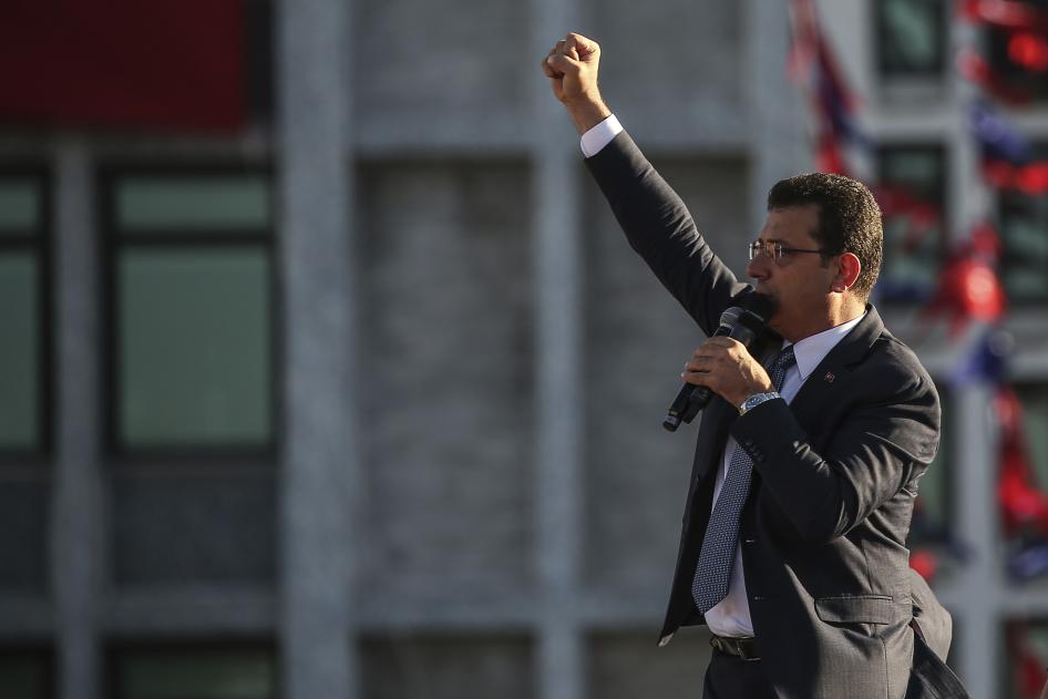 Türkiye'nin ana muhalefet partisi Cumhuriyet Halk Partisi (CHP) İstanbul Büyükşehir Belediye Başkanı Ekrem İmamoğlu, yenilenen İstanbul belediye başkanlığı seçimlerindeki zaferinden günler sonra 27 Haziran 2019 tarihinde İstanbul'da bir konuşma yapıyor.