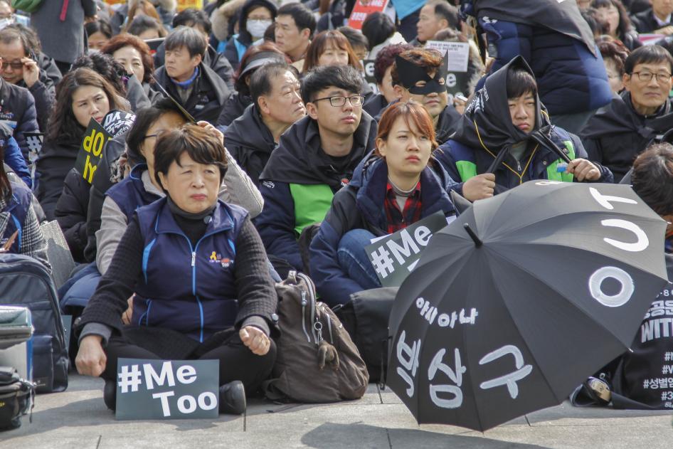 2018년 3월 8일 노조원들이 세계여성의날 행사에 참여하고 있다.
