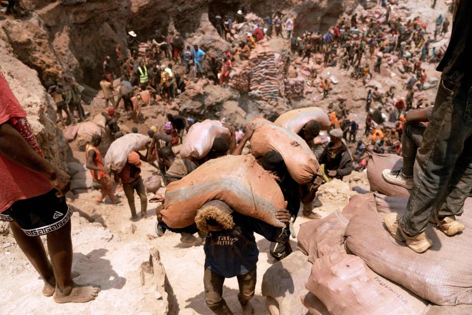  Artisanal miners carry sacks of ore at a mine near Kolwezi, Democratic Republic of Congo, October 12, 2022.