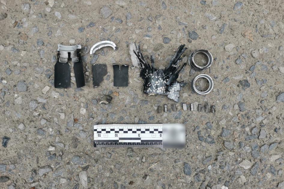 Залишки осколкового боєприпасу 9Н235, знайдені українським вибухотехніком після обстрілу 8 липня 2023 року в Лимані. 