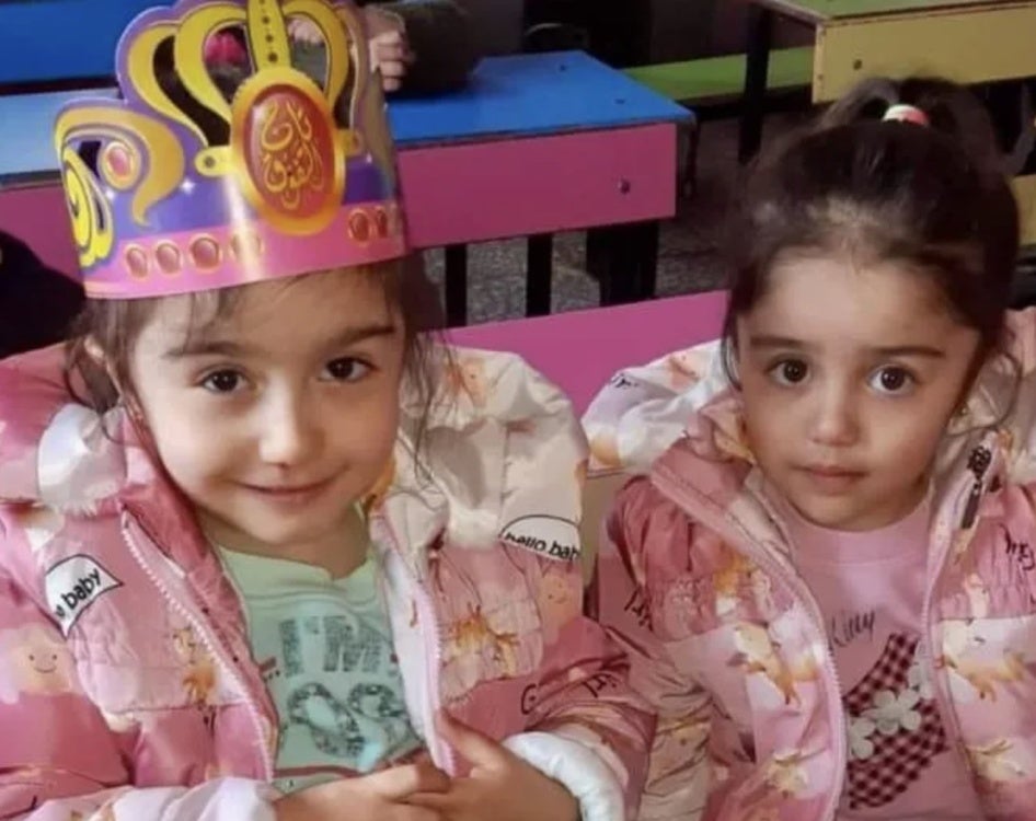 الغارة الجوية الأردنية في 18 يناير/كانون الثاني على بلدة عُرمان في محافظة السويداء جنوب سوريا قتلت ديما (5 سنوات، يسار الصورة) وفرح (3 سنوات) ووالديهما تركي الحلبي وفاتن أبو شاهين وثلاثة أقارب آخرين.