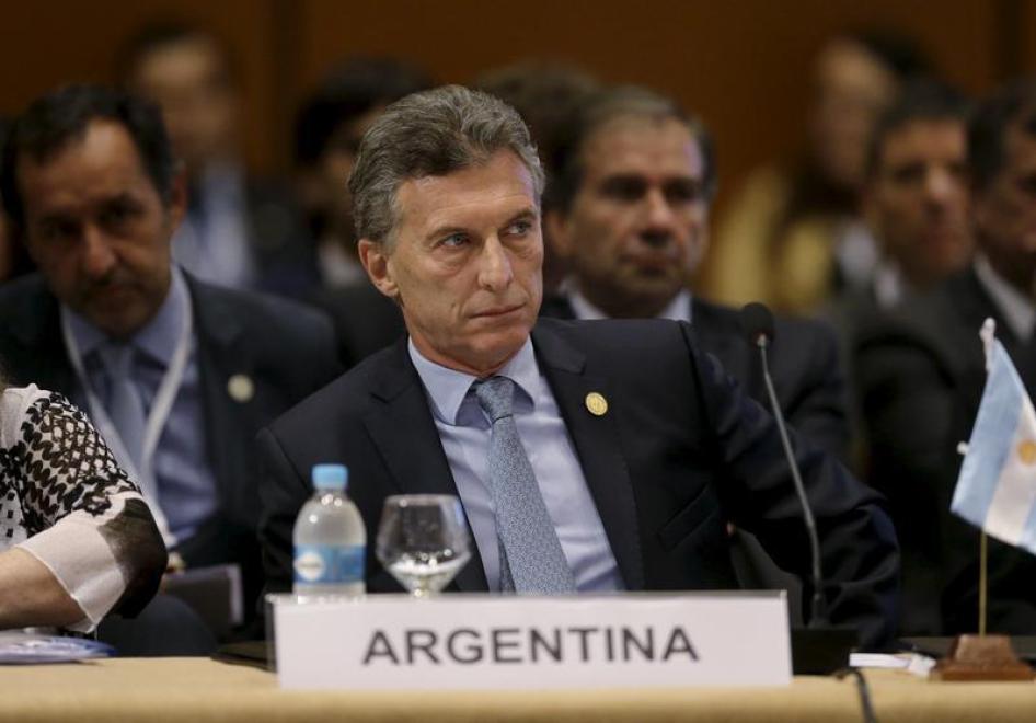 El presidente argentino Mauricio Macri participa en una reunión de jefes de estado del Mercosur y estados asociados en la 49 Cumbre del Consejo del Mercado Común en Luque, Paraguay, 21 de diciembre de 2015. 