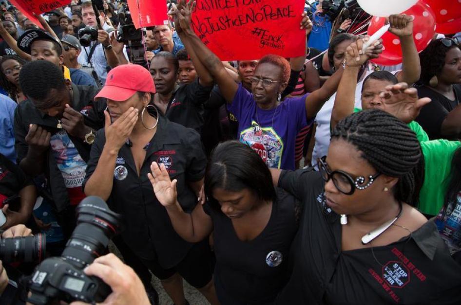 Community members attend a vigil in memory of Alton Sterling, who was shot dead by police, at the Triple S Food Mart in Baton Rouge, Louisiana, U.S. July 6, 2016.