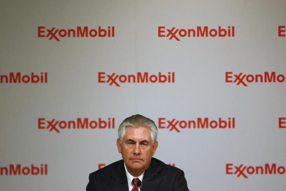 Exxon Mobil CEO Rex W. Tillerson addresses the media at a news conference at the conclusion of the Exxon Mobil Shareholders Meeting in Dallas, Texas May 27, 2009.