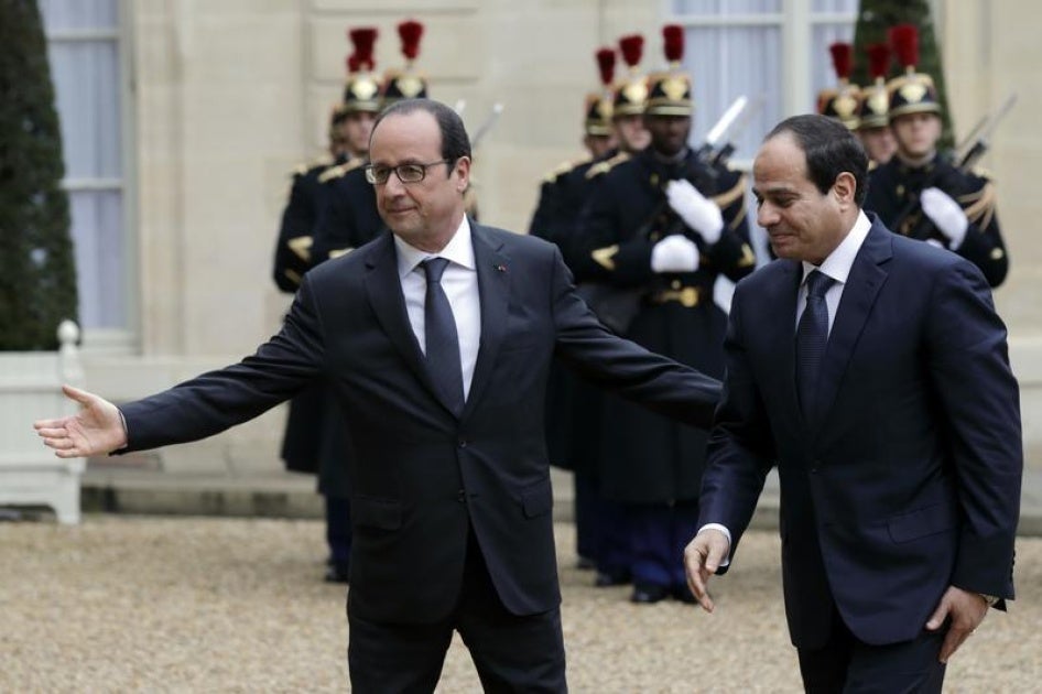 Le président français François Hollande accueille le président égyptien Abdel Fattah el-Sissi au Palais de l'Elysée à Paris, le 26 novembre 2014. En amont de la visite du chef d’Etat français au Caire en avril 2016, six ONG dont HRW lui ont adressé une le