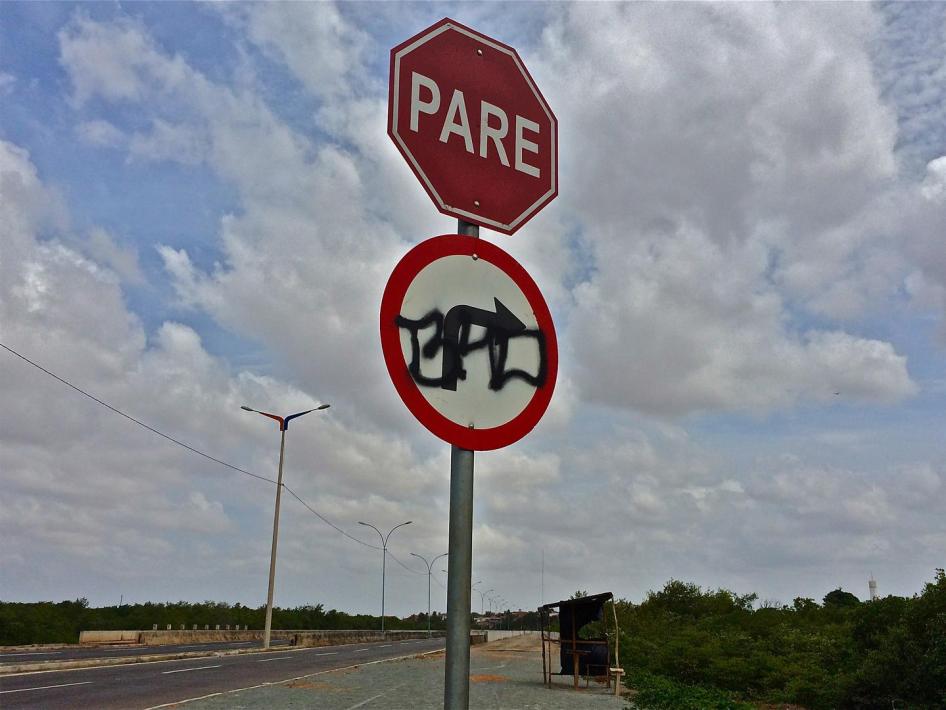 Tagging by the Bonde dos 40 (Streetcar of the 40, B40) gang at the entrance of the Liberdade neighborhood in São Luis to mark its territory.