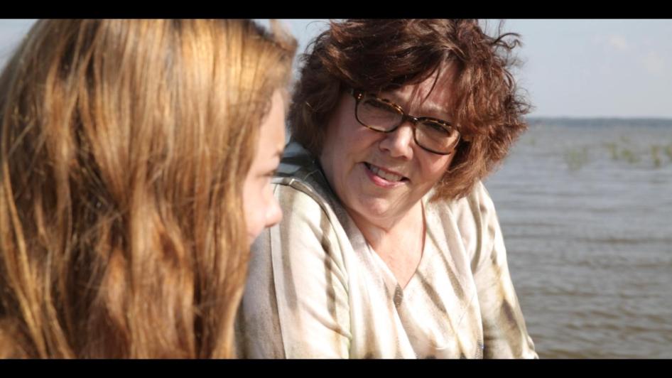 Lindy Lou Wells talks to her granddaughter about the death penalty. © 2017 Florent Vassault