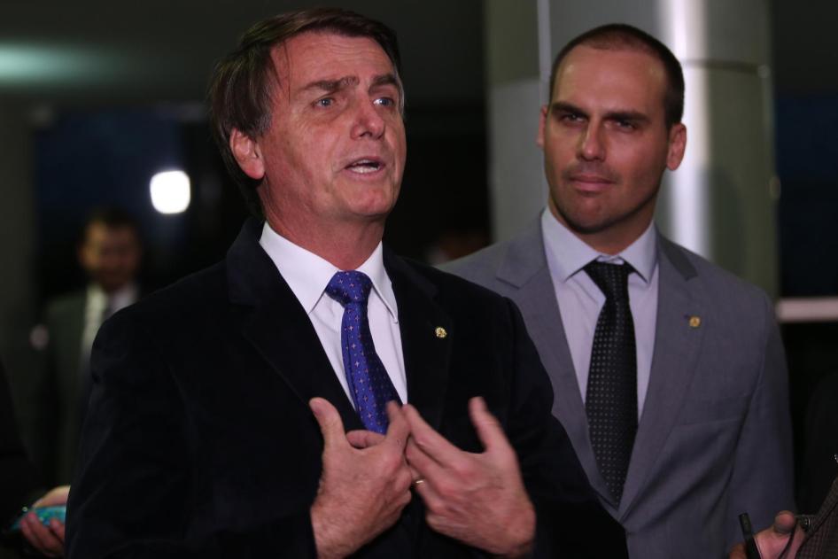 Congressmen Jair Bolsonaro e Eduardo Bolsonaro speak with the press, Brasília, June 21, 2016. 