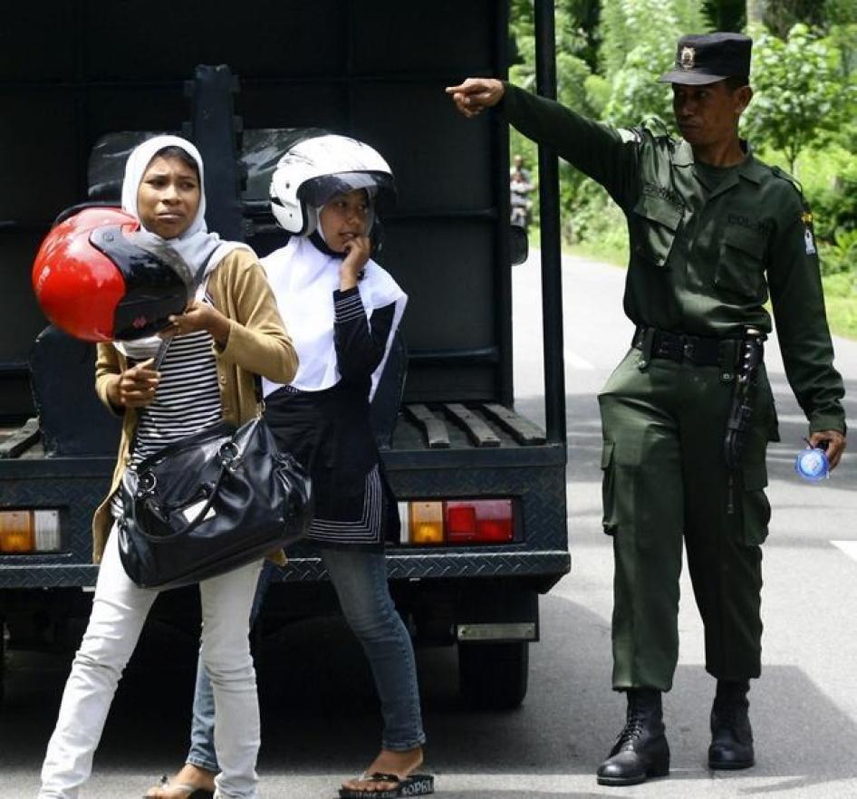 Presiden Jokowi Gagal Menghapuskan Hukum Syariah yang Kejam - Indonesia Jokowi Fails Abolish Sharia Laws 20170413