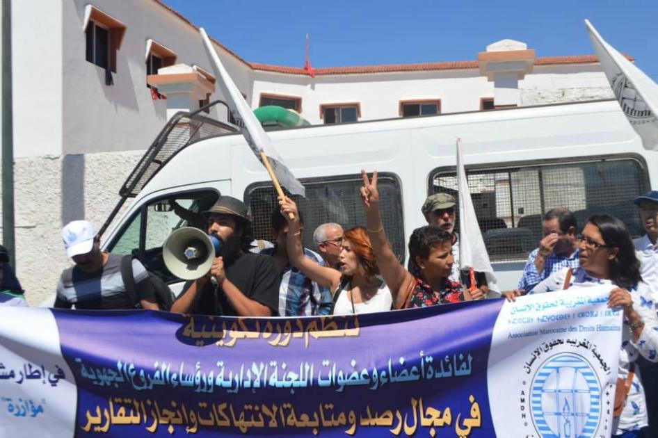 Manifestation à Rabat d’activistes de l'Association marocaine des droits humains (AMDH) en décembre 2014, suite à l’interdiction par les autorités locales de la tenue d’un atelier de formation qui avait été pourtant planifié à l’avance.