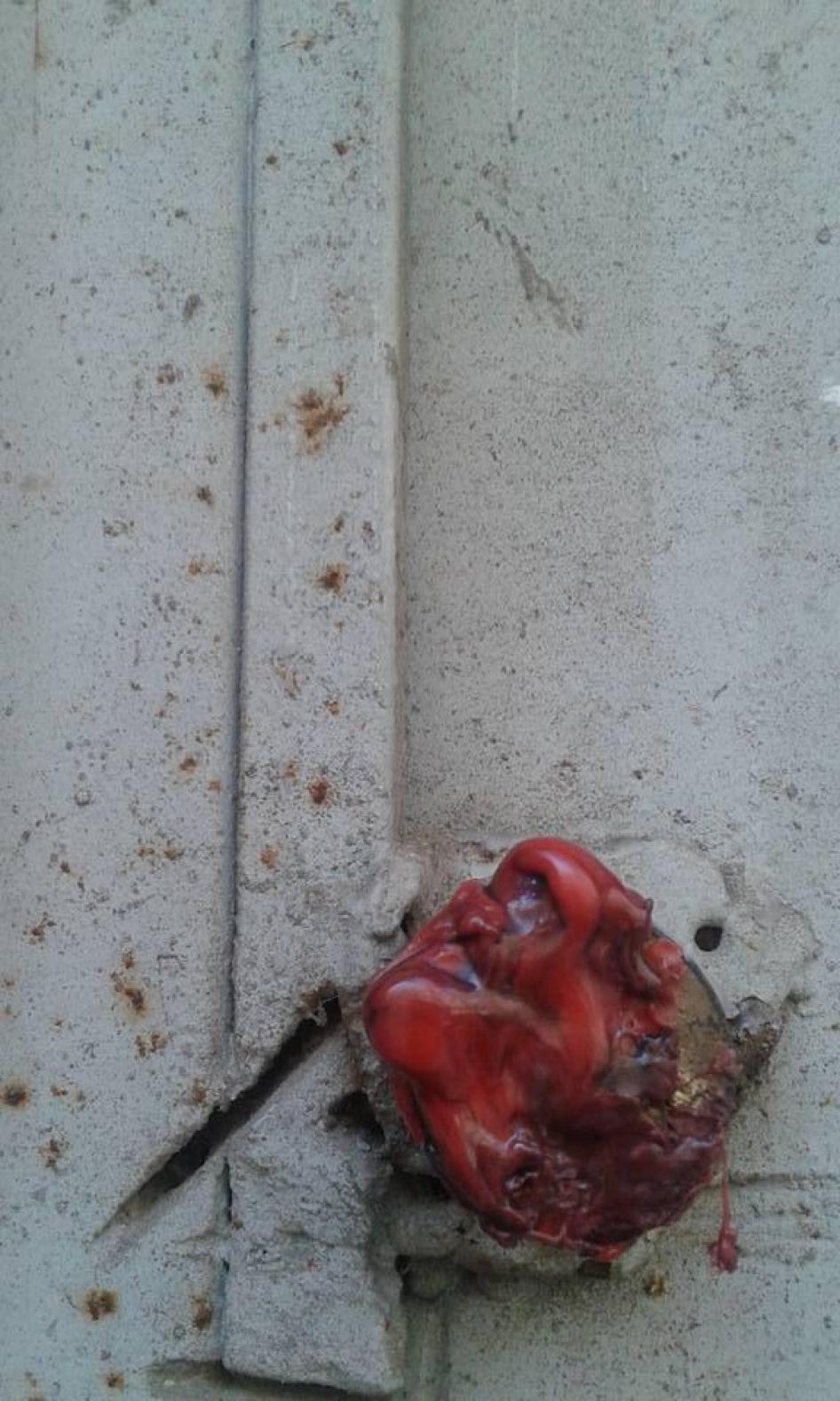 Sceau de cire rouge apposé sur la serrure du bureau de l'association Femmes Algériennes Revendiquant leurs Droits (FARD), à Oran, lors de la mise sous scellés de ce bureau le 27 février 2018.