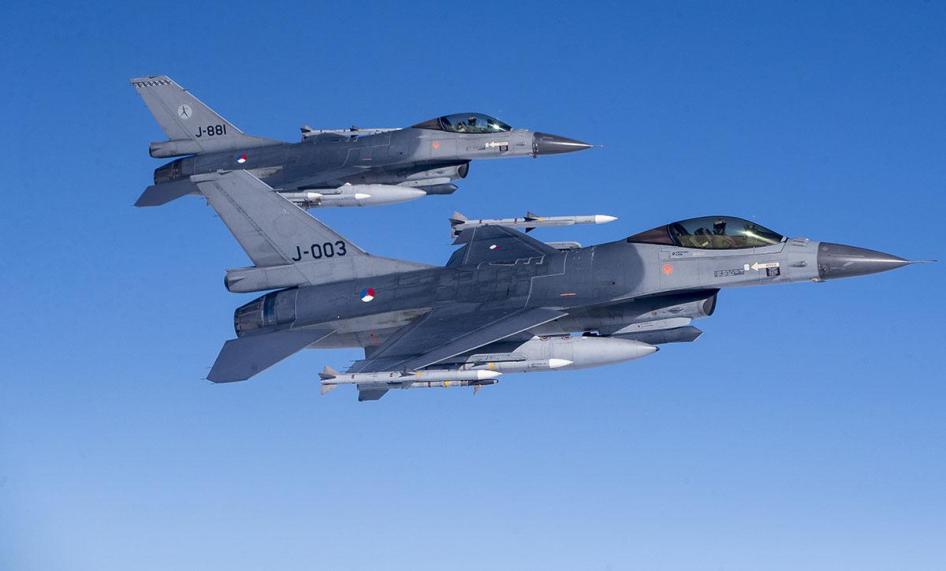 طائرة "إف-16" (F-16) تابعة لسلاح الجوي الهولندي تشارك في عمليات حفظ الأمن في البلطيق التابعة لـ "الناتو" أثناء مهمة في المجال الجوي الليتواني خلال التمرين الجوي "رامستين ألوي"، الثلاثاء، 25 أبريل/نيسان 2017.