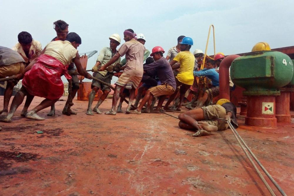 Shipbreaking workers in Bangladesh are not provided with adequate protective equipment, training, or tools to safely do their jobs.