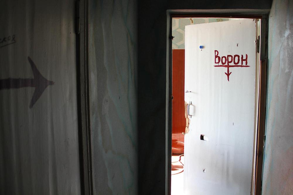 A soldier’s nom-de-guerre, “Crow,” painted on the door to a teachers’ room at School Number 4 in Krasnohorivka. Ukrainian military were based in the school for more than a year. © 2015 Bede Sheppard/Human Rights Watch