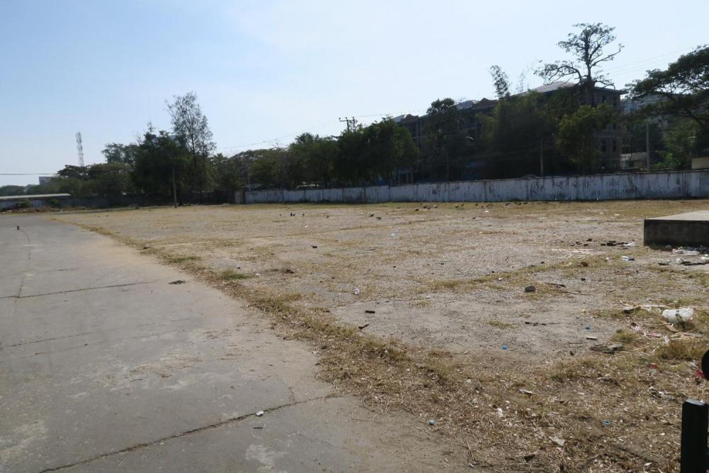 Tamwae Protest Ground, an enclosed location in northern Rangoon far from public view, is sometimes designated by authorities as the only permitted location for a protest. © 2016 Linda Lakhdhir/Human Rights Watch
