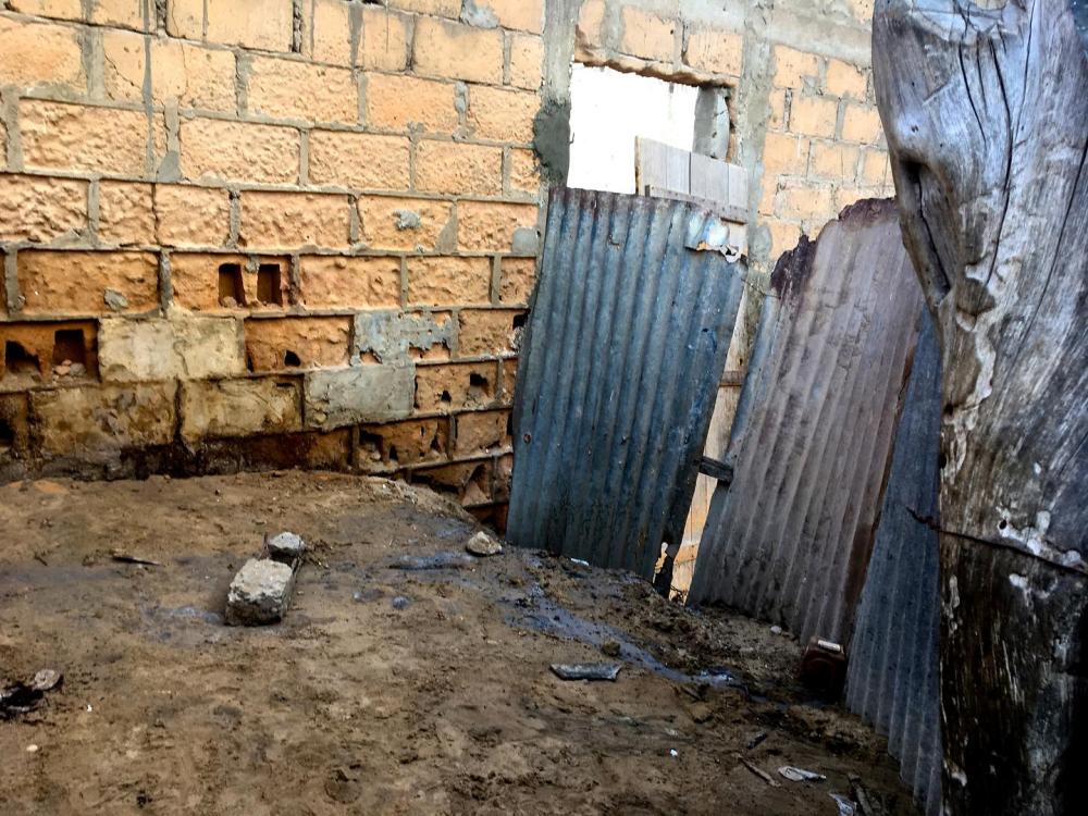 La zone « toilettes » des talibés d’un daara [école coranique] de Saint-Louis au Sénégal. Les enfants urinent à cet endroit et pour leurs autres besoins, ils « vont à la rivière ». 