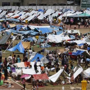 Evacuees displaced during fighting between government soldiers and the Moro National Liberation Front (MNLF) stay in makeshift shelters in Zamboanga City on September 20, 2013.
