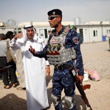 A camp resident talks to a member of the Iraqi forces after his arrival at Hammam al-Alil camp south of west Mosul, Iraq May 10, 2017. 